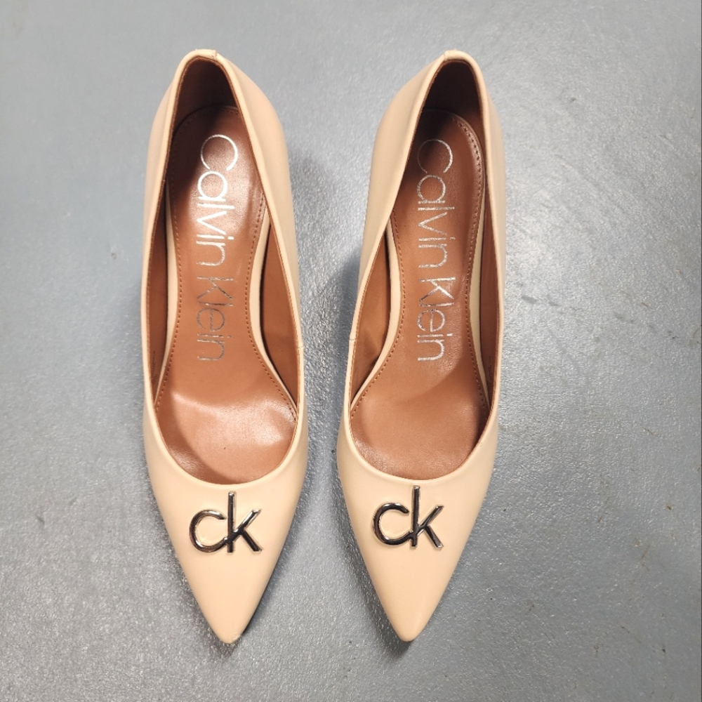 Calvin klein Beige pumps